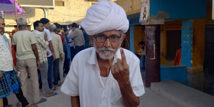 Lok Sabha Election 2024 Live:दूसरे चरण का मतदान शुरू, निर्मला सीतारमण, सुधा मूर्ति समेत इन्होंने डाले वोट