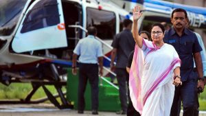 Mamata Banerjee Injured: CM ममता बनर्जी हुई चोटिल, प्रचार के दौरान हेलीकॉप्टर की सीढ़ियों से गिरी