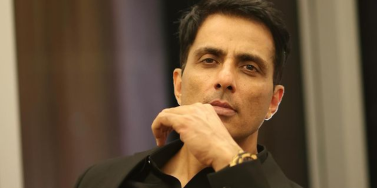 Sonu Sood: 51वें साल के हुए गरीबों के मसीहां सोनू सूद, हजारों जरुरतमंदों की कर चुके हैं मदद