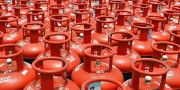 LPG Cylinder Rate Hike: 1 अगस्त से महंगा हुए 19 किलों वाले LPG सिलेंडर, जानें कितनी पहुंची कीमत?