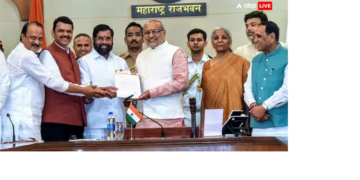 महायुति ने पेश किया सरकार बनाने का दावा, फडणवीस की अपील- कैबिनेट में शामिल हों शिंदे