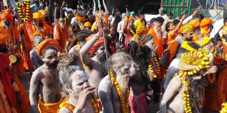 Mahakumbh 2025 : महाकुंभ के 6वें दिन हिंदुओं ने तोड़े सारे रिकॉर्ड !, योगी भी आंकड़े जान रह गए हैरान!