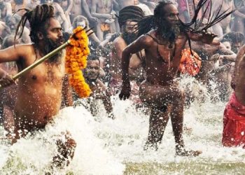 Mahakumbh 2025: आखिर क्यों नागा साधुओं को मिलता है अमृत स्नान का पहला हक़ ? जानिए पौराणिक कारण