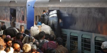 Mahakumbh 2025 : झांसी रेलवे स्टेशन पर कुंभ जाने वाले यात्रियों में मची भगदड़, टल गया बड़ा हादसा 