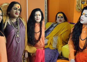 Mahakumbh 2025 : फिल्मी दुनिया छोड़ सन्यासी बनी ये बॉलीवुड हसीना, गले में रुद्राक्ष, भगवा कपड़े पहनकर पहुंची महाकुंभ