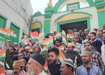 Sambhal : ‘हिन्दुस्तान जिंदाबाद’ के नारों से गूंजा संभल, नमाजियों ने दिया राष्ट्रीय एकता व भाईचारे का संदेश