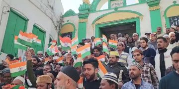 Sambhal : ‘हिन्दुस्तान जिंदाबाद’ के नारों से गूंजा संभल, नमाजियों ने दिया राष्ट्रीय एकता व भाईचारे का संदेश