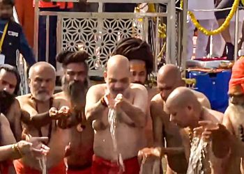 Mahakumbh 2025 : अमित शाह ने संगम में लगाई डुबकी, CM योगी और बाबा रामदेव भी रहे मौजूद 