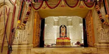 Ayodhya : राम मंदिर में उमड़ा भक्तों का सैलाब, ट्रस्ट ने कहा “15 दिन ना आए अयोध्या”