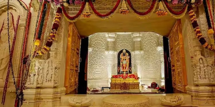 Ayodhya : राम मंदिर में उमड़ा भक्तों का सैलाब, ट्रस्ट ने कहा “15 दिन ना आए अयोध्या”