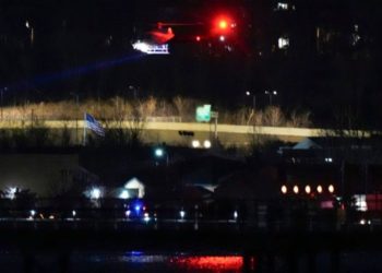 US Plane Crash: US में खतरनाक हादसा, प्लेन और हेलिकॉप्टर में हुई जबरदस्त टक्कर