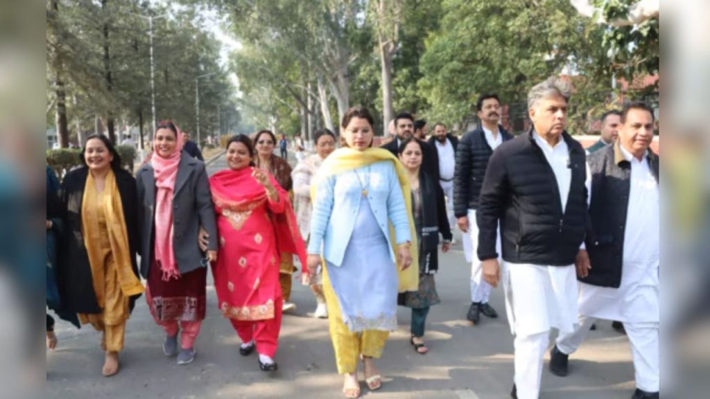 Mayor Chunav 2025: चंडीगढ़ मेयर चुनाव में AAP-कांग्रेस के साथ हुआ ‘खेला’, BJP ने मारी बाजी 