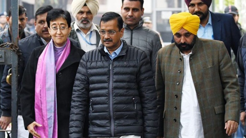 Delhi Election 2025 : चुनाव आयोग से मिलने जाएंगे केजरीवाल, आतिशी और पंजाब CM भी रहेंगे साथ 