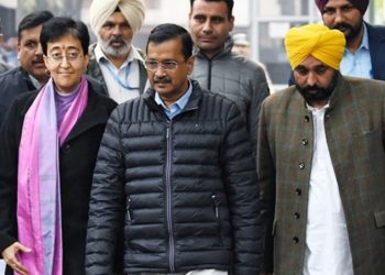 Delhi Election 2025 : चुनाव आयोग से मिलने जाएंगे केजरीवाल, आतिशी और पंजाब CM भी रहेंगे साथ 