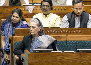 Union Budget 2025: ‘Poor Lady…’, राष्ट्रपति को ये क्या बोल गईं सोनिया गांधी 