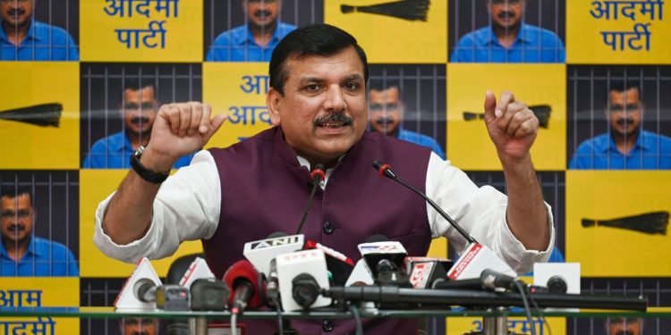 Delhi Election : दिल्ली में बढ़ा सियासी तापमान, संजय सिंह का भाजपा पर बड़ा आरोप, बोले- इन्होंने 9 हजार बचा लिए….