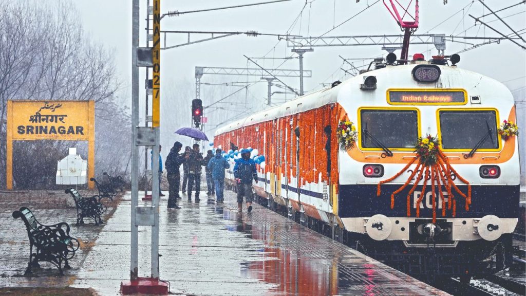 Indian Railway: दिल्लीवालों का टूटा सपना!, ‘धरती के स्वर्ग’ के लिए नहीं मिलेगी डायरेक्ट ट्रेन 