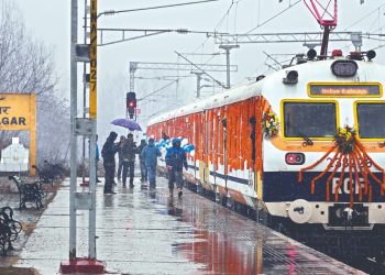 Indian Railway: दिल्लीवालों का टूटा सपना!, ‘धरती के स्वर्ग’ के लिए नहीं मिलेगी डायरेक्ट ट्रेन 