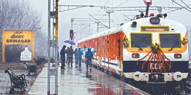 Indian Railway: दिल्लीवालों का टूटा सपना!, ‘धरती के स्वर्ग’ के लिए नहीं मिलेगी डायरेक्ट ट्रेन 