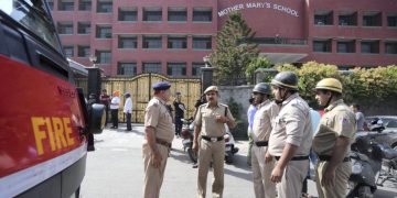 Delhi Bomb Threat : दिल्ली में बम वाली धमकी का हुआ पर्दाफाश, 12वीं का छात्र भेज रहा था थ्रेट मेल