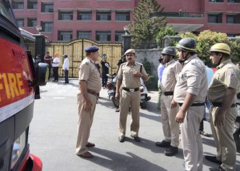 Bomb Threat: नोएडा के स्कूलों को मिली बम से उड़ाने की धमकी, पुलिस ने किया खुलासा