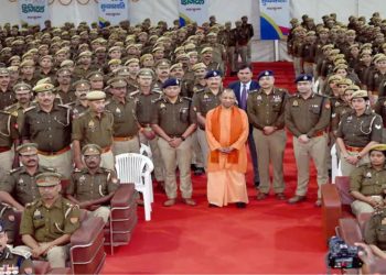 Mahakumbh 2025: महाकुंभ में दिल्ली भगदड़ का असर! बढ़ती भीड़ के कारण बढ़ाई गई अफसरों की कुंभ ड्यूटी