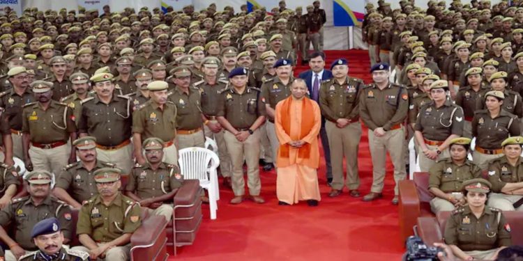 Mahakumbh 2025: महाकुंभ में दिल्ली भगदड़ का असर! बढ़ती भीड़ के कारण बढ़ाई गई अफसरों की कुंभ ड्यूटी