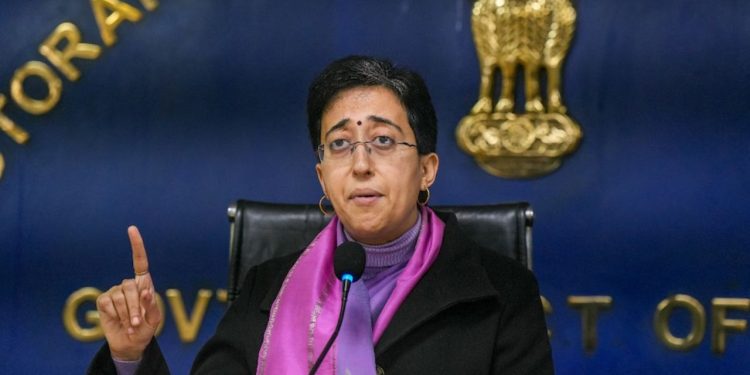 Delhi Election 2025 : AAP पर गहराया संकट? चुनाव से पहले CM आतिशी पर हुआ केस दर्ज