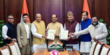 Waqf bill : वक़्फ बिल पर घमासान जारी, आज संसद में पेश होगी जेपीसी रिपोर्ट