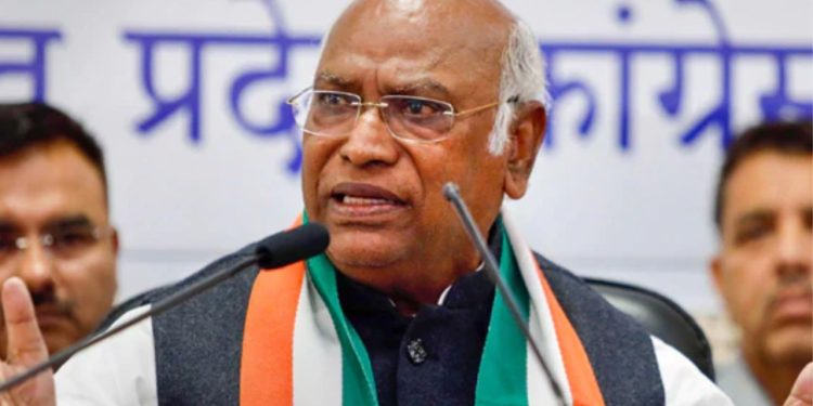 Budget 2025:  “नौ सौ चूहे खाकर बिल्ली हज को चली !”…बजट 2025 पर मल्लिकार्जुन खरगे का तंज