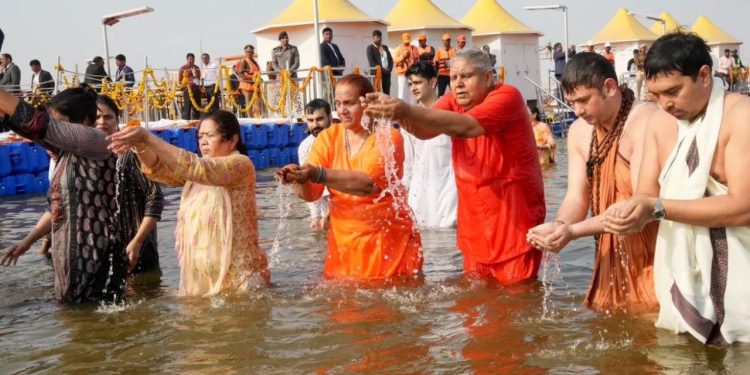 Mahakumbh Stampede: “जल्दी हैंडल कर लिया…” उप राष्ट्रपति ने की योगी सरकार की तारीफ 