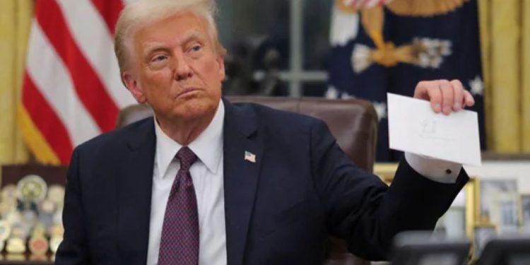 Donald Trump : ट्रंप ने शुरू किया ट्रेड वॉर… कनाडा, चीन और मैक्सिको पर कड़ा रूख़