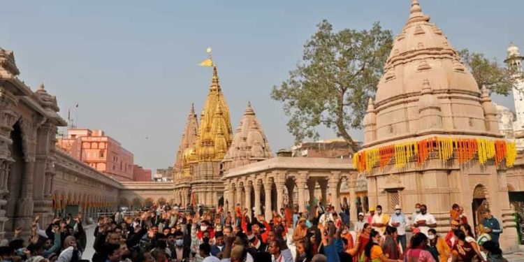 Varanasi : काशी विश्वनाथ में टूटे सारे रिकॉर्ड, दर्शन करने पहुंचे एक करोड़ से अधिक श्रद्धालु
