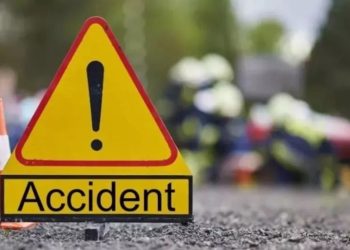 Gujarat Bus Accident: महाकुंभ से लौट रही बस हादसे का शिकार, 7 लोगों की मौत, 15 घायल