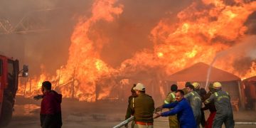 MahaKumbh 2025: महाकुंभ क्षेत्र के सेक्टर 20 में लगी भयानक आग, दमकल ने पाया काबू 