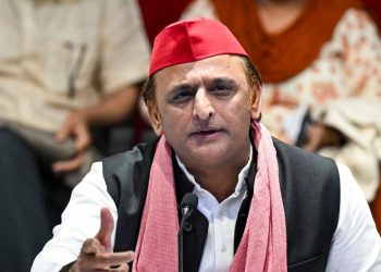 Milkipur By Election: चुनाव आयोग के खिलाफ बयान देकर बुरे फंसे अखिलेश ! “चुनाव आयोग मृत…”