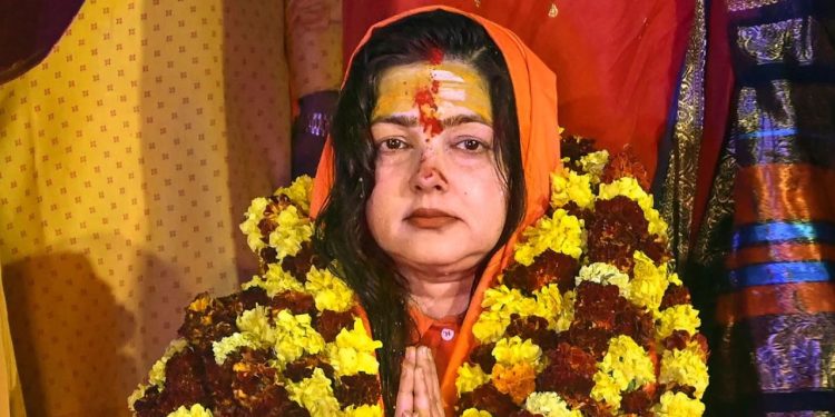 Mamta Kulkarni : ममता कुलकर्णी ने संन्यास ले लिया यू टर्न, इस्तीफे के बाद पोस्ट किया वीडियो 