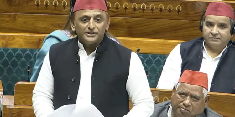 Akhilesh Yadav : भाजपा पर जमकर गरजे अखिलेश यादव, महाकुंभ में हुई मौतों पर किया सवाल