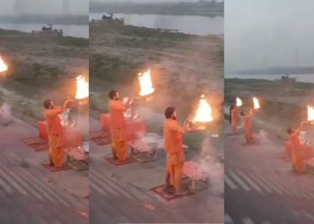 Yamuna River : दिल्ली में ‘बनारस’ जैसी शाम, सरकार बदलते ही जगमगा उठा यमुना घाट 