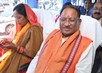 Mahakumbh 2025 : विधायकों संग प्रयागराज पहुंचे सीएम साय, संगम में लगाई आस्था की डुबकी 