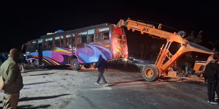 MahaKumbh Bus Accident : महाकुंभ जा रही बस हुई हादसे का शिकार, 10 लोगों की मौत, 19 हुए घायल