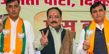 Delhi: AAP को एक और झटका, 3 पार्षद BJP में हुए शामिल