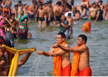 Mahakumbh Last Amrit Snan : महाशिवरात्रि पर महाकुंभ में ‘महास्नान’, 55 लाख से ज्यादा श्रद्धालुओं ने लगाई डुबकी