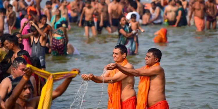 Mahakumbh Last Amrit Snan : महाशिवरात्रि पर महाकुंभ में ‘महास्नान’, 55 लाख से ज्यादा श्रद्धालुओं ने लगाई डुबकी