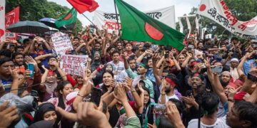 Bangladesh : यूनुस के हाथ से जाएगी बांग्लादेश की सत्ता! छात्रों ने किया नई पार्टी बनाने का ऐलान