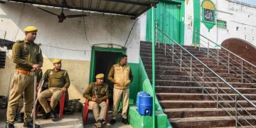 Sambhal Masjid : संभल के मस्जिद में नहीं होगी रंगाई-पुताई! इलाहाबाद हाई कोर्ट ने जारी किया आदेश