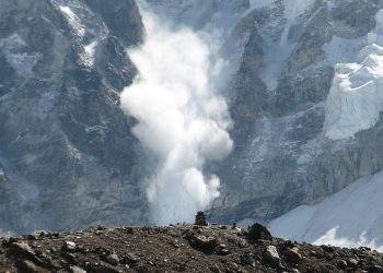 Uttarakhand : चमोली में ग्लेशियर टूटने से मची भारी तबाही, संकट में 57 मजदूरों की जिंदगी 