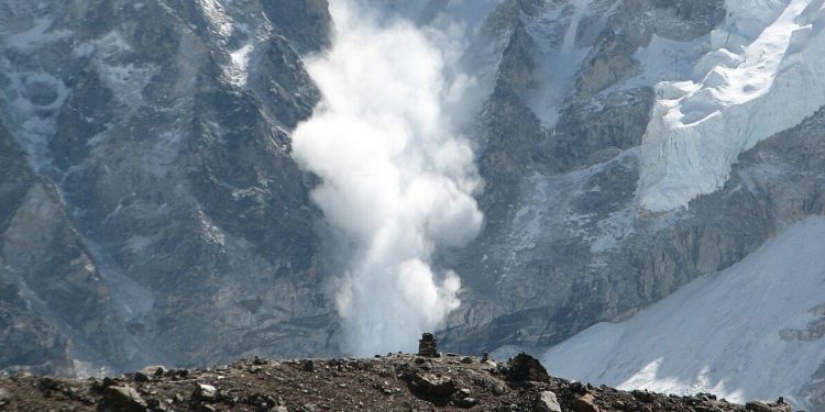 Uttarakhand : चमोली में ग्लेशियर टूटने से मची भारी तबाही, संकट में 57 मजदूरों की जिंदगी