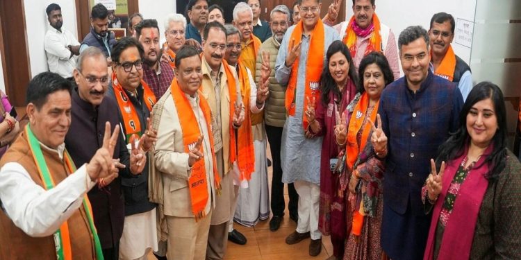 Delhi CM Name Announcement Live : दिल्ली का सीएम कौन ? किस विधायक को मिलेगी दिल्ली की कमान, केजरीवाल और आतिशी को मिला शपथ ग्रहण का न्योता