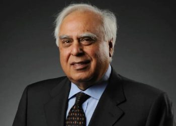 Delhi Polls 2025 : कपिल सिब्बल ने किया मतदान, बोले “चुनाव में शुद्धता जरूरी”